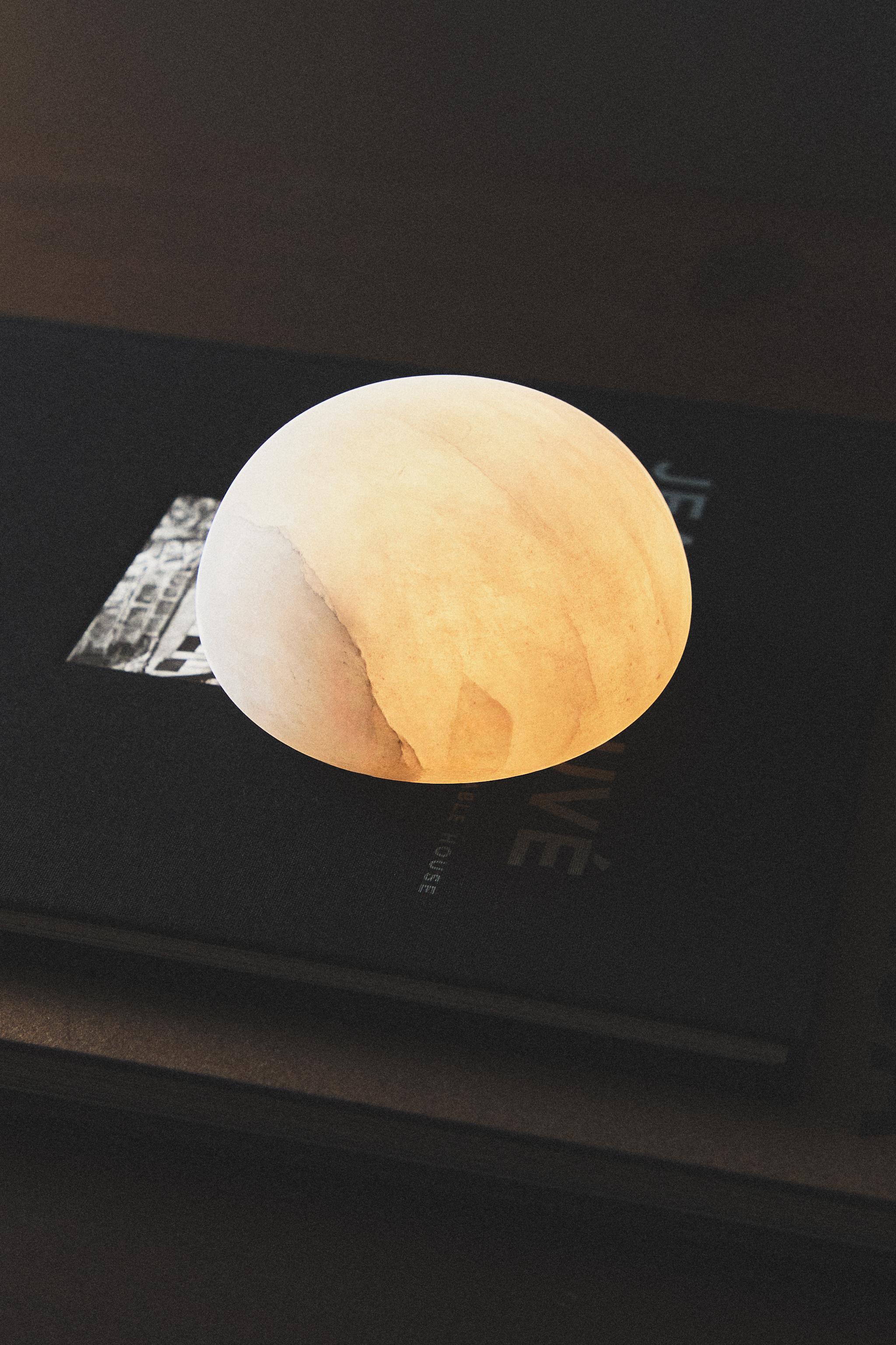 ROUND ALBASTER TABLE LAMP